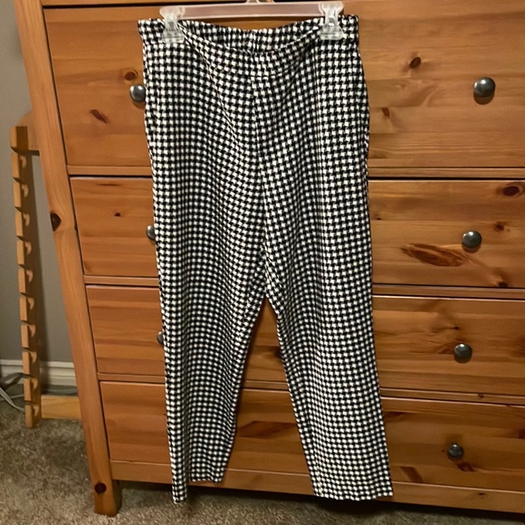 Old Navy casual pants - like new - Picture 1 of 4